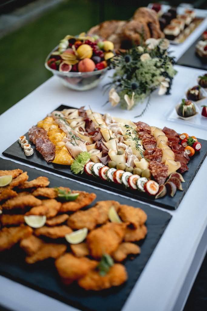 prvotřídní catering - miniřízečky a obložené mísy