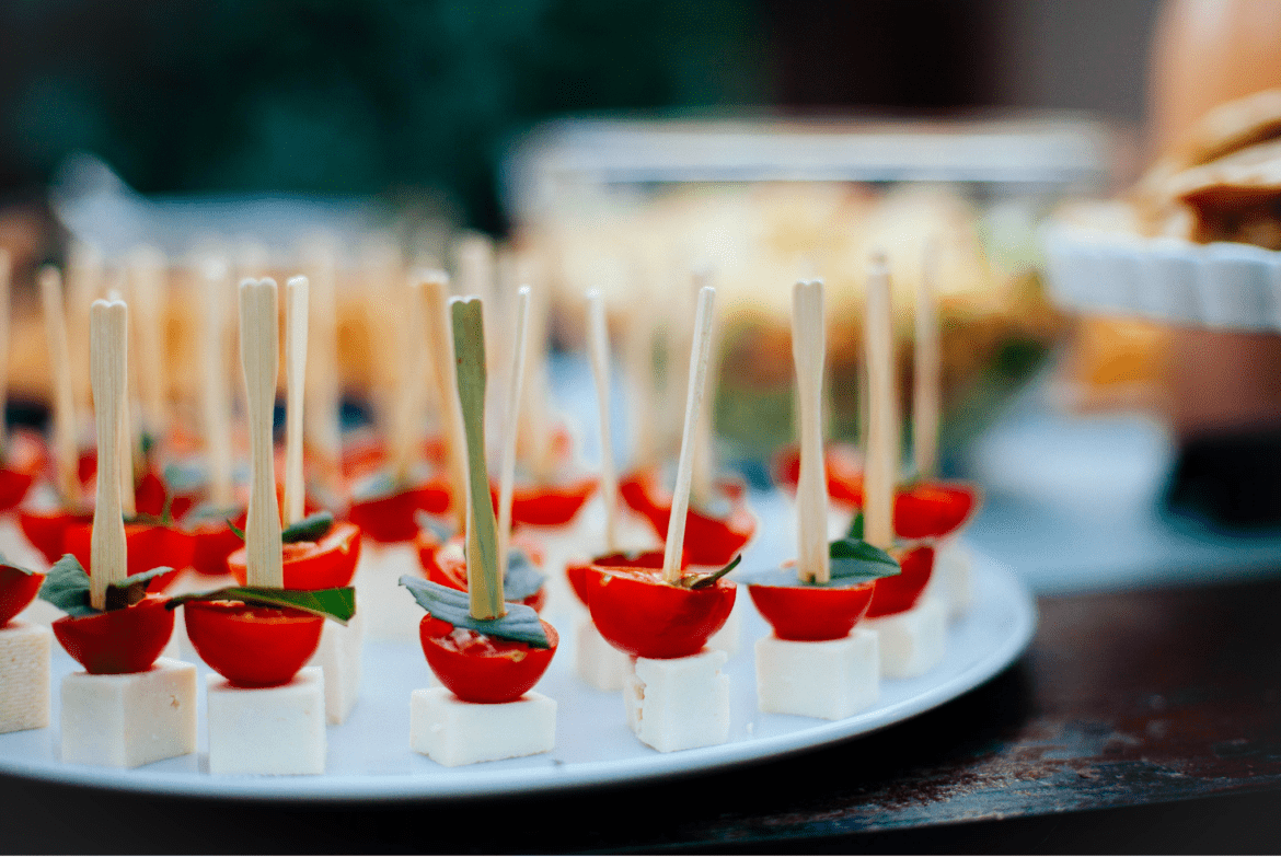 Recepty na chuťovky se sýrem, tipy na sýrové pohoštění, sýr a občerstvení k vínu